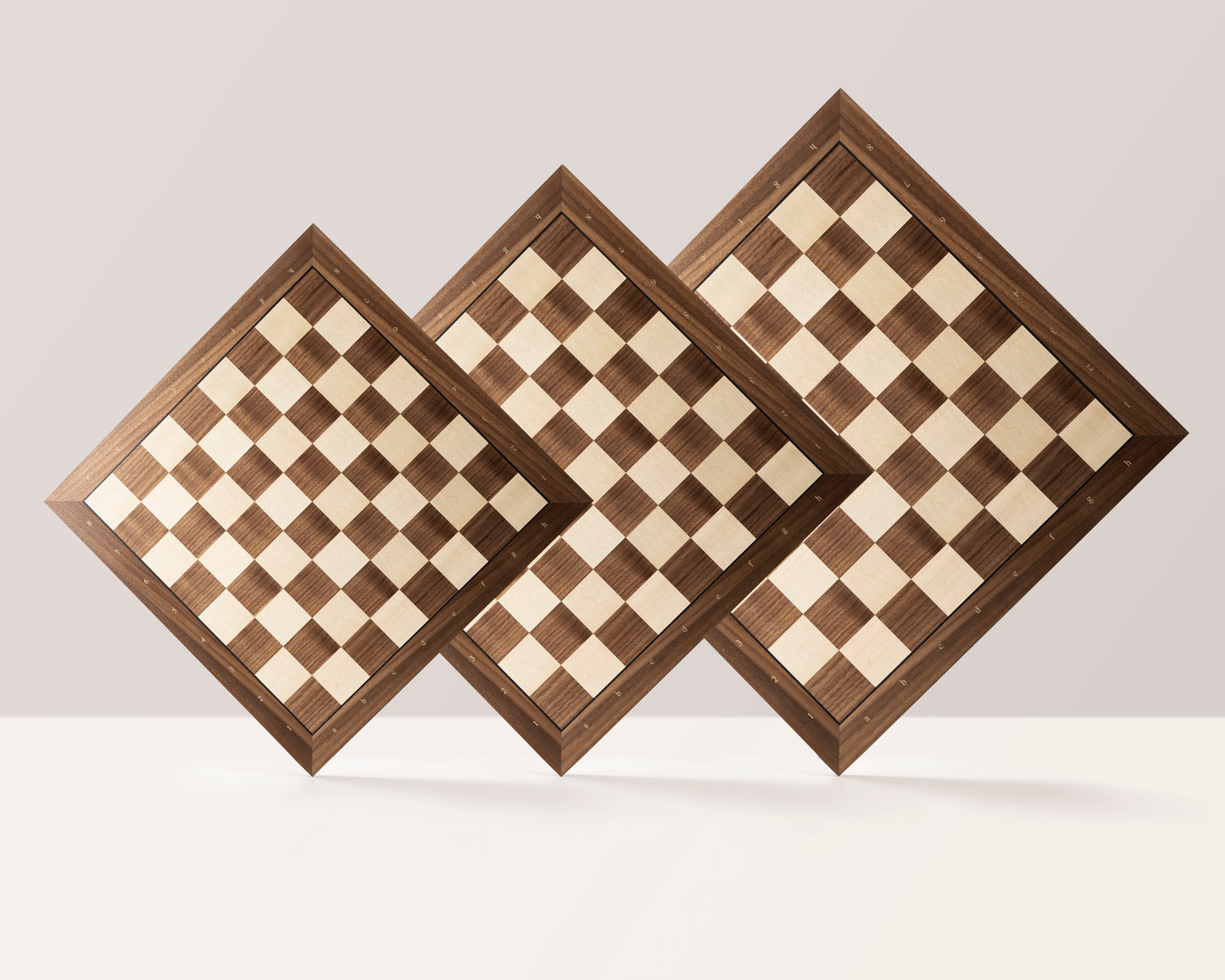 Scacchiera n. 5 (con descrizione) con cornice in noce nero/acero (intarsiata) - Esclusiva